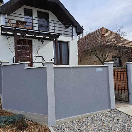 Grapeline Guesthouse Chotin Екстериор снимка