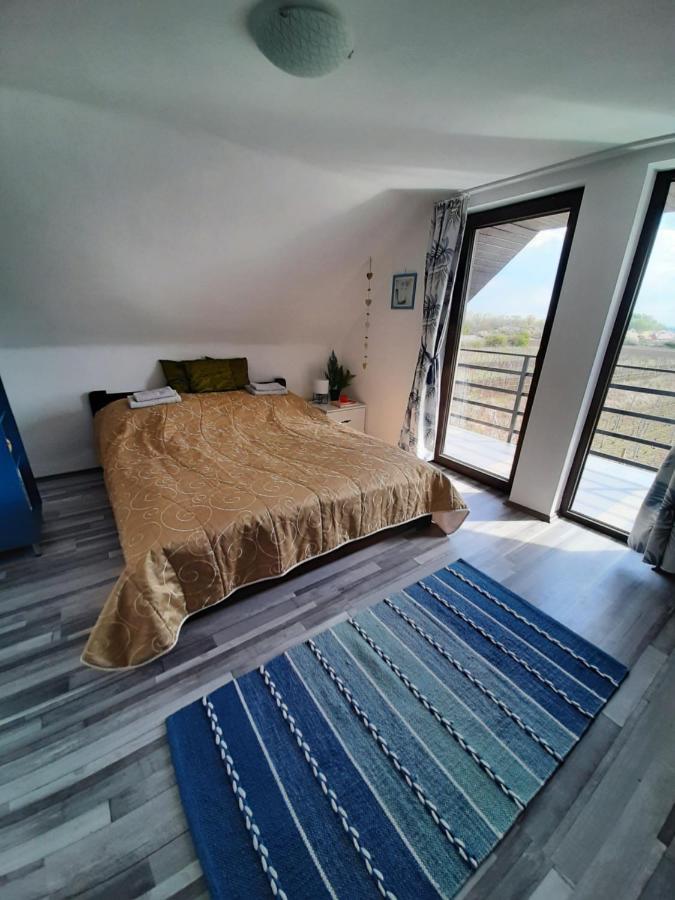 Grapeline Guesthouse Chotin Екстериор снимка