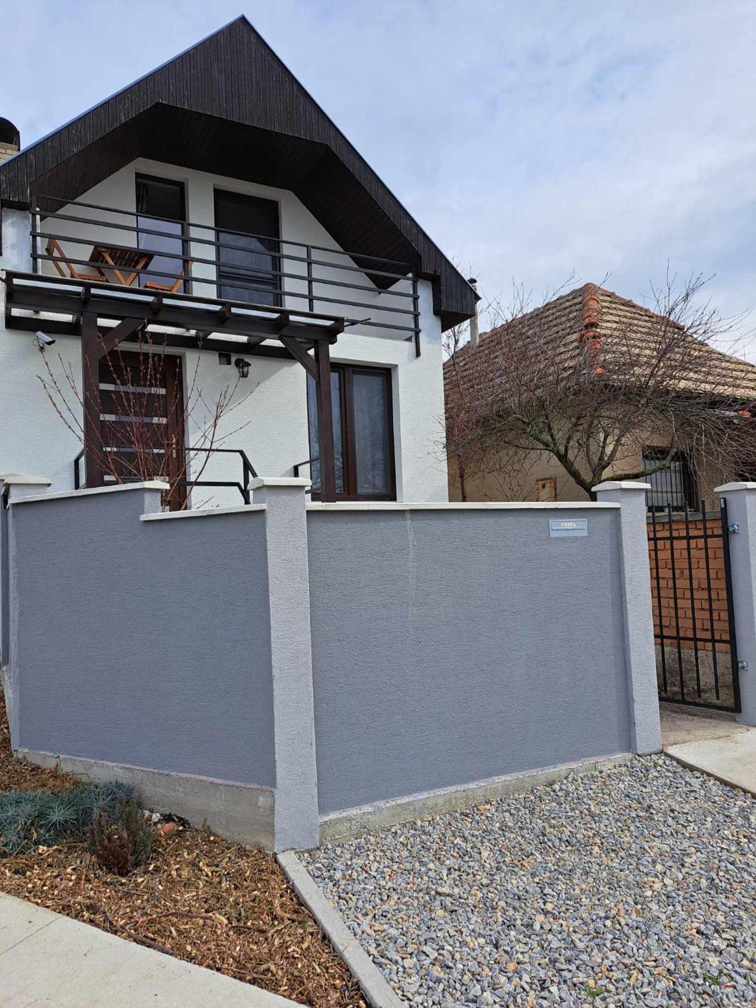 Grapeline Guesthouse Chotin Екстериор снимка