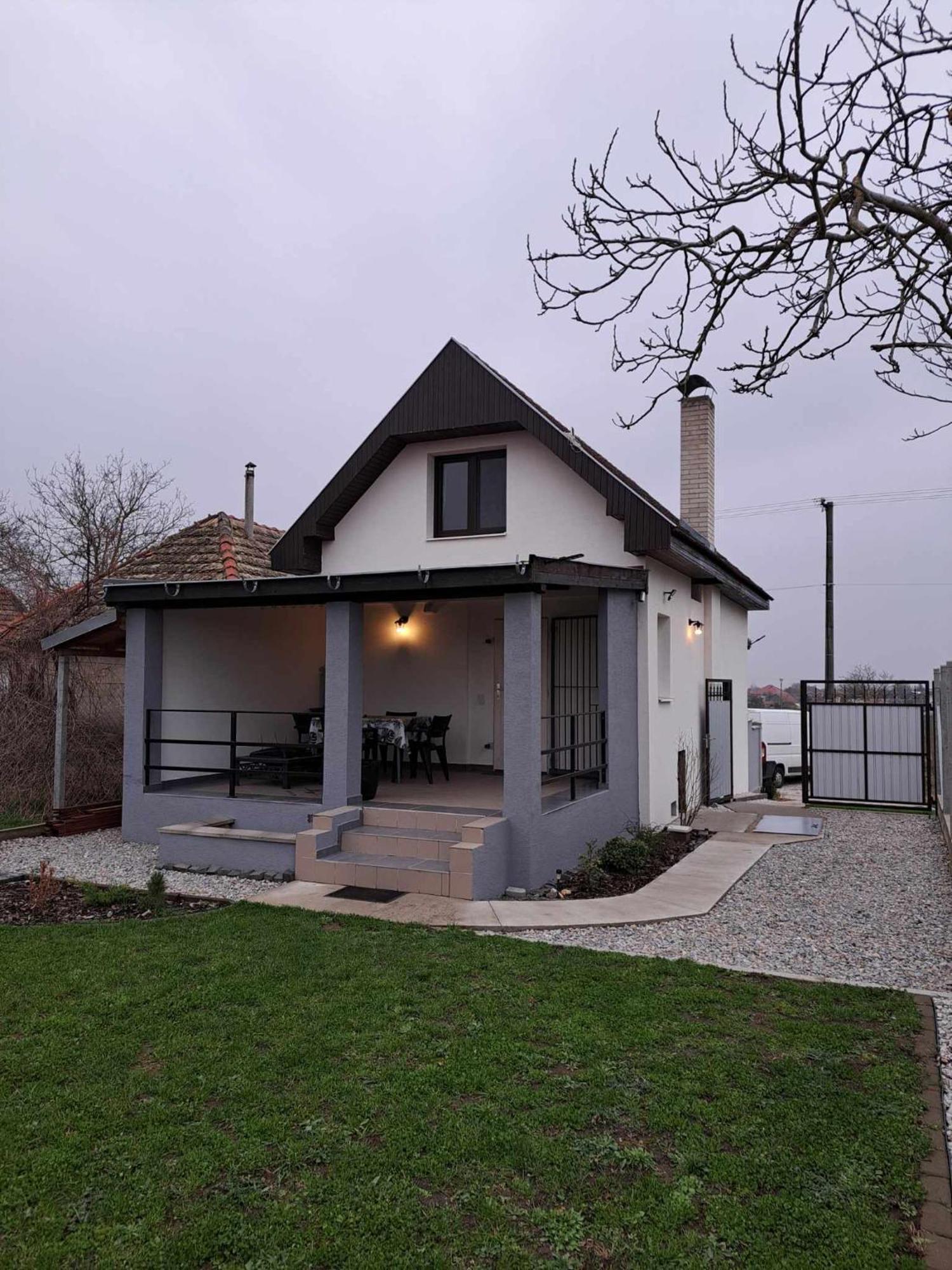 Grapeline Guesthouse Chotin Екстериор снимка